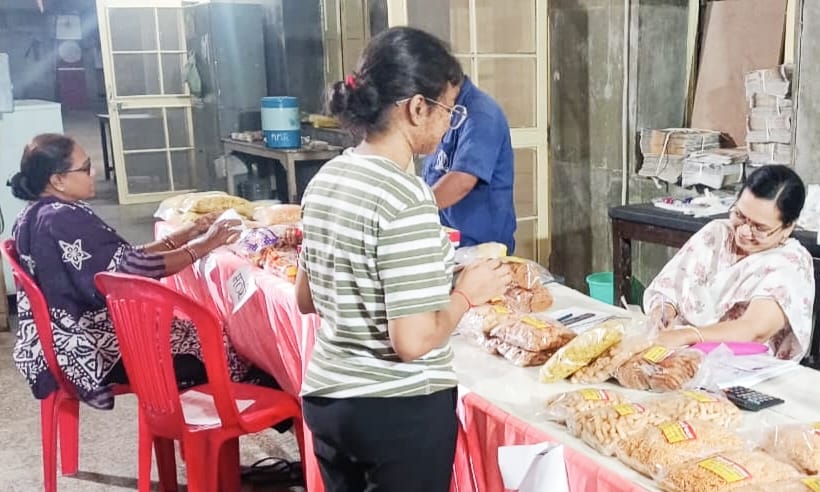 महाराष्ट्र मंडल और संत ज्ञानेश्वर स्कूल में लगा दिवाली व्यंजनों का स्टाल महाराष्ट्र मंडल और संत ज्ञानेश्वर स्कूल में लगा दिवाली व्यंजनों का स्टाल