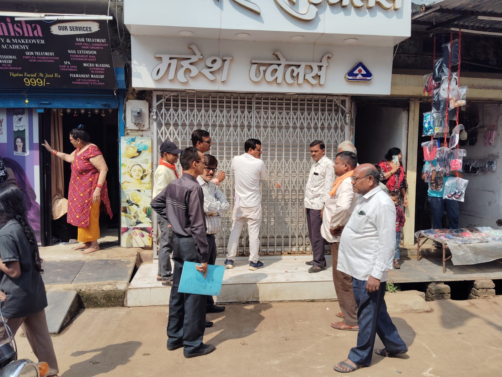 कुर्की कार्रवाई से बचने 3,65,980 रूपये जमा किए कुर्की कार्रवाई से बचने 3,65,980 रूपये जमा किए