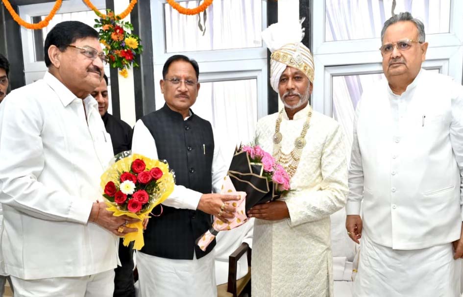 मुख्यमंत्री श्री साय गुरु खुशवंत साहेब के गृहप्रवेश कार्यक्रम में हुए शामिल मुख्यमंत्री श्री साय गुरु खुशवंत साहेब के गृहप्रवेश कार्यक्रम में हुए शामिल