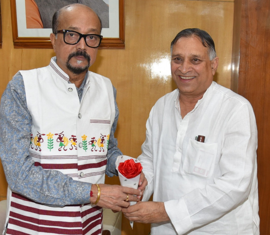 राज्यपाल से छत्तीसगढ़ दिव्यांगजन वित्त विकास निगम के अध्यक्ष कावड़िया ने की सौजन्य भेंट राज्यपाल से छत्तीसगढ़ दिव्यांगजन वित्त विकास निगम के अध्यक्ष कावड़िया ने की सौजन्य भेंट