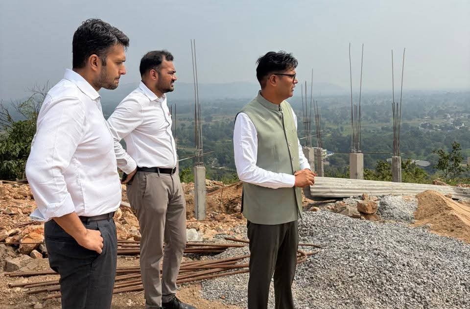 वित्त मंत्री ओ.पी.चौधरी ने किया गजमार पहाड़ के सौंदर्यीकरण कार्यों का निरीक्षण वित्त मंत्री ओ.पी.चौधरी ने किया गजमार पहाड़ के सौंदर्यीकरण कार्यों का निरीक्षण