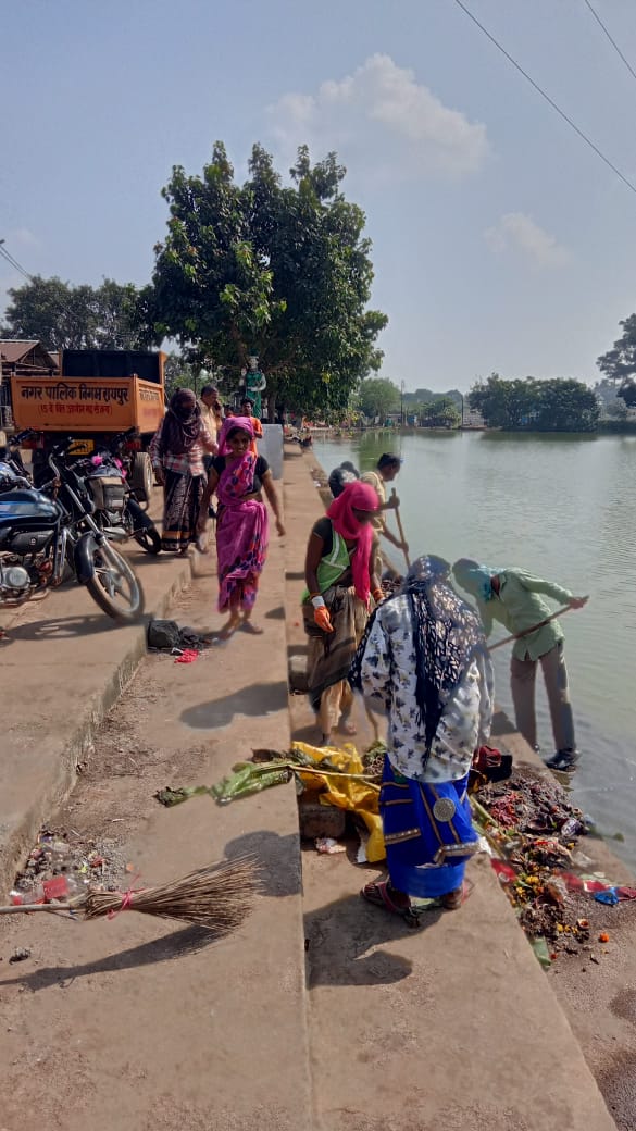 छठ पूजा पूर्व स्वच्छता कायम करने रायपुर नगर निगम जोन 9 द्वारा सड्डू तालाब की विशेष सफाई लगातार जारी छठ पूजा पूर्व स्वच्छता कायम करने रायपुर नगर निगम जोन 9 द्वारा सड्डू तालाब की विशेष सफाई लगातार जारी