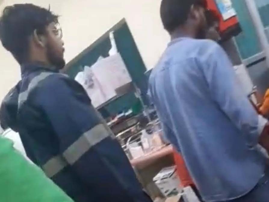 सुरक्षा कर्मियों की तत्परता से सिम्स में बाहरी दलाल पर कार्रवाई, भेजा गया जेल सुरक्षा कर्मियों की तत्परता से सिम्स में बाहरी दलाल पर कार्रवाई, भेजा गया जेल