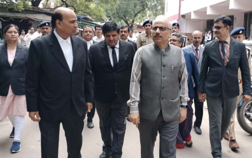 पुराने लंबित प्रकरणों का प्राथमिकता से निराकरण किया जाए: मुख्य न्यायाधीश रमेश सिन्हा पुराने लंबित प्रकरणों का प्राथमिकता से निराकरण किया जाए: मुख्य न्यायाधीश रमेश सिन्हा