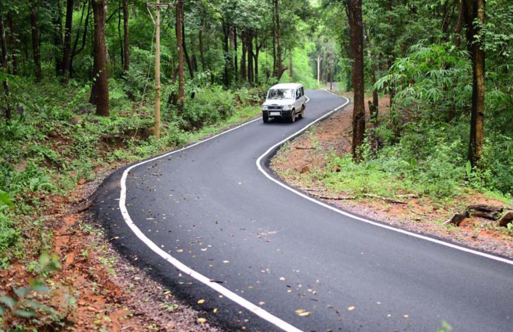 बस्तर की सुदूर बसाहटें अब मुख्यधारा से जुड़ीं, पीएमजीएसवाई ने बदली तस्वीर बस्तर की सुदूर बसाहटें अब मुख्यधारा से जुड़ीं, पीएमजीएसवाई ने बदली तस्वीर