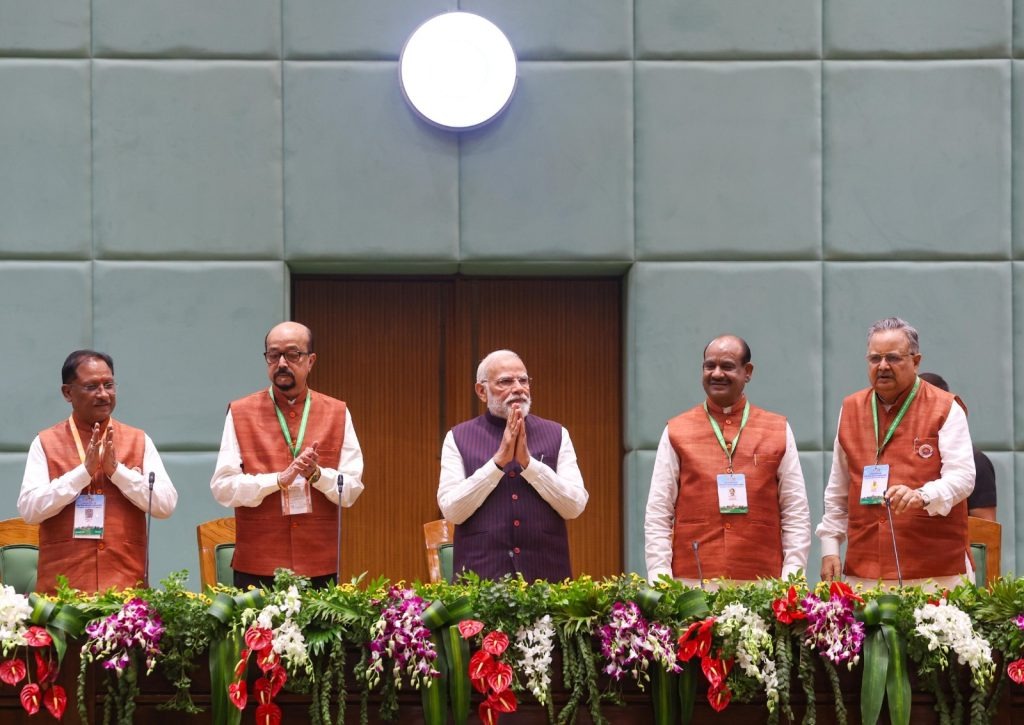 हमारे विधानमंडल ऐसी संस्थायें हैं जो विश्वास का साकार रूप हैं और जनता के विश्वास एवं भरोसे का प्रतीक हैं: लोकसभा अध्यक्ष हमारे विधानमंडल ऐसी संस्थायें हैं जो विश्वास का साकार रूप हैं और जनता के विश्वास एवं भरोसे का प्रतीक हैं: लोकसभा अध्यक्ष