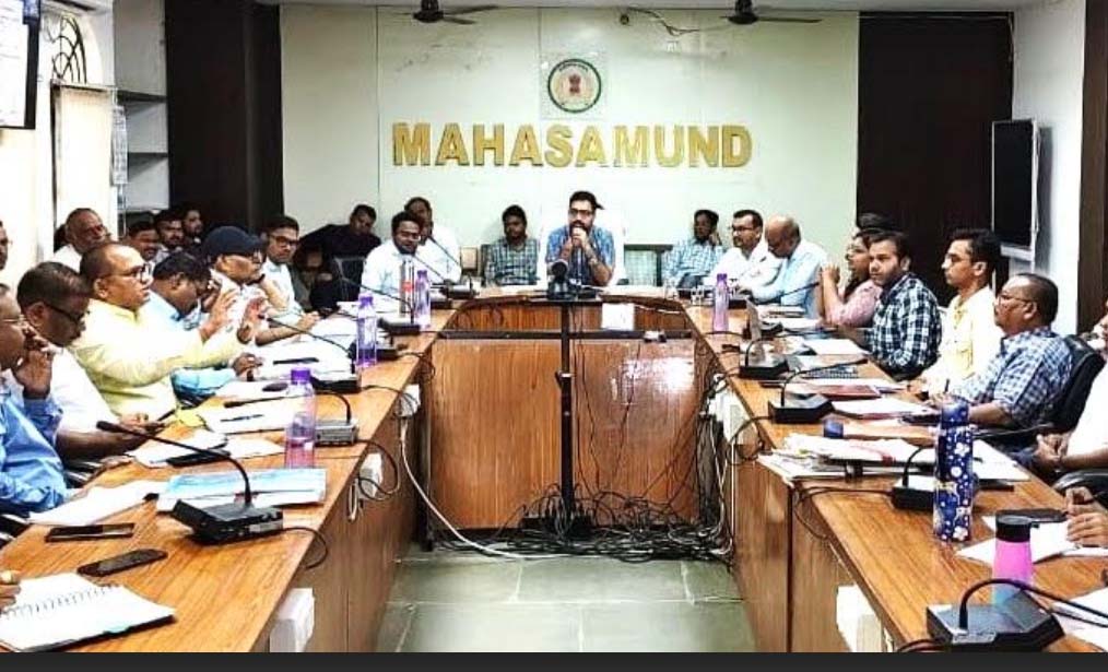 कलेक्टर श्री लंगेह ने ली साप्ताहिक समय-सीमा की बैठक कलेक्टर श्री लंगेह ने ली साप्ताहिक समय-सीमा की बैठक