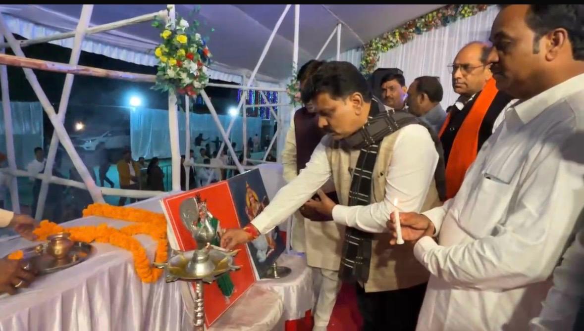 आत्मविश्वास, नवाचार और विकास का प्रतीक बना है छत्तीसगढ़- उपमुख्यमंत्री विजय शर्मा आत्मविश्वास, नवाचार और विकास का प्रतीक बना है छत्तीसगढ़- उपमुख्यमंत्री विजय शर्मा