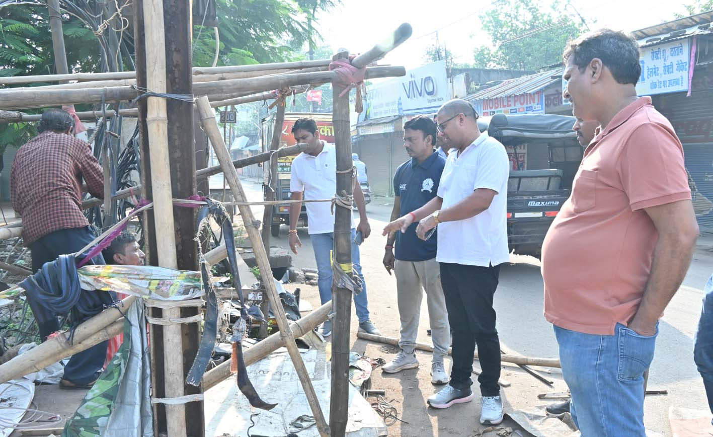 आयुक्त के निर्देश पर अवैध कब्जा पर बेदखली कार्यवाही की गई आयुक्त के निर्देश पर अवैध कब्जा पर बेदखली कार्यवाही की गई