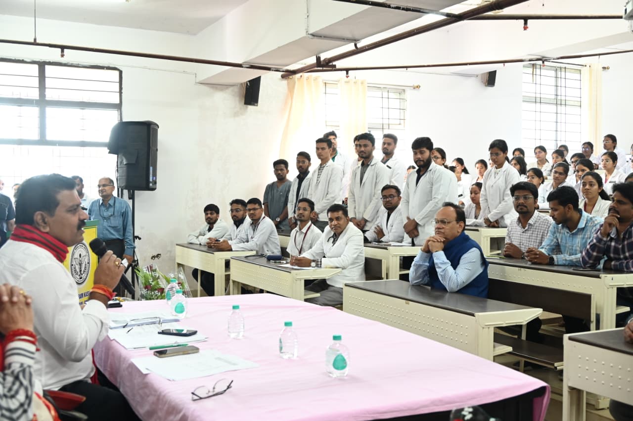 चिकित्सकों के लिए मानव स्वास्थ्य सेवा से बढ़कर, कोई खुशी और आनंद नहीं - उप मुख्यमंत्री विजय शर्मा चिकित्सकों के लिए मानव स्वास्थ्य सेवा से बढ़कर, कोई खुशी और आनंद नहीं - उप मुख्यमंत्री विजय शर्मा