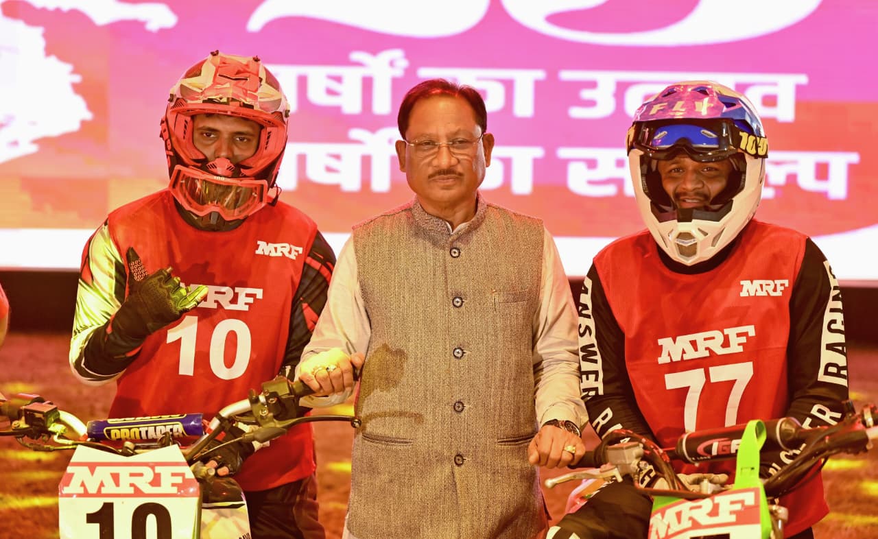 राष्ट्रीय सुपरक्रॉस बाइक रेसिंग चैंपियनशिप-2025 का रोमांच रायपुर में:मुख्यमंत्री ने बढ़ाया युवाओं का हौसला राष्ट्रीय सुपरक्रॉस बाइक रेसिंग चैंपियनशिप-2025 का रोमांच रायपुर में:मुख्यमंत्री ने बढ़ाया युवाओं का हौसला