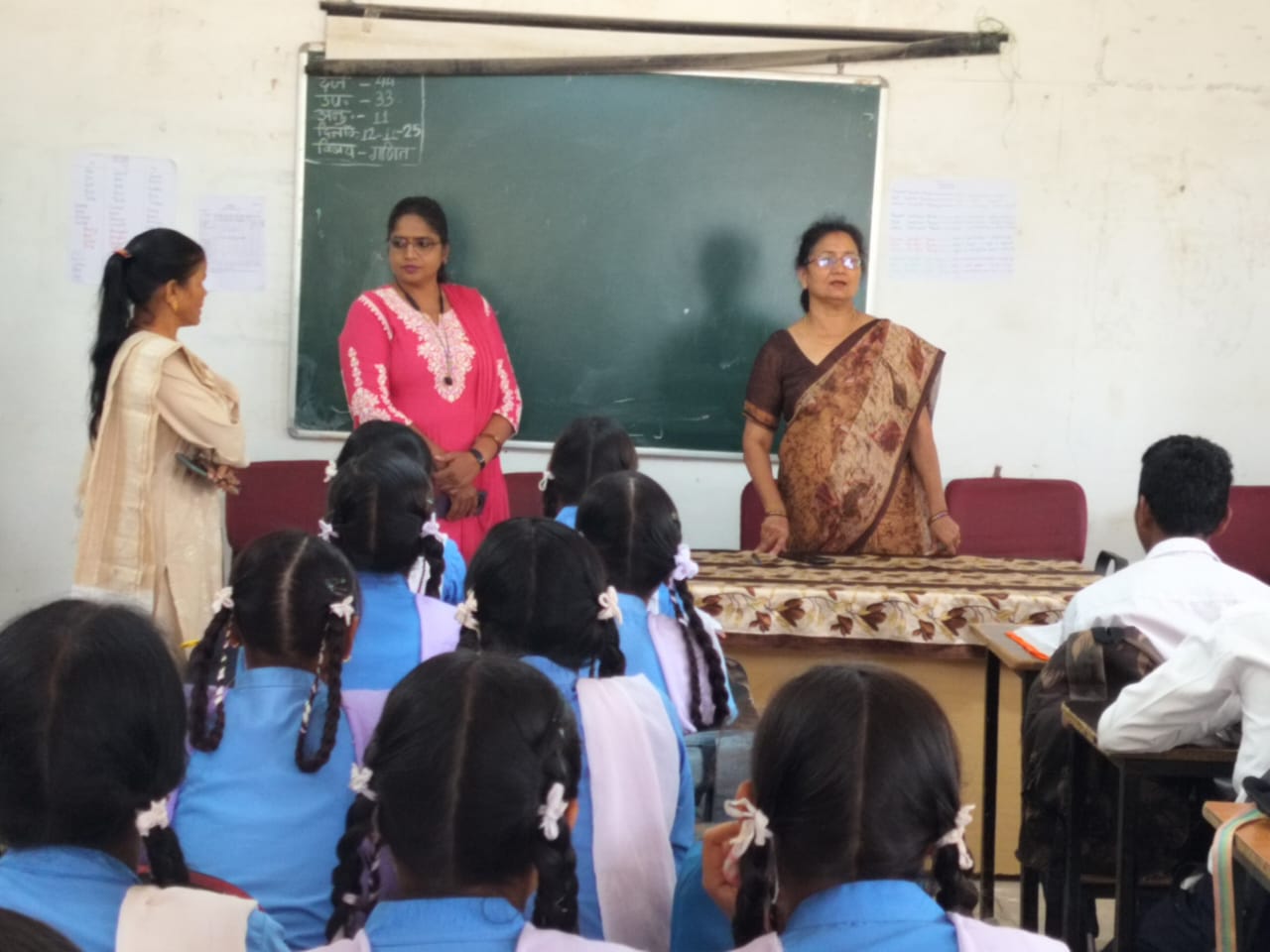 जिला शिक्षा अधिकारी ने गुंडरदेही विकासखंड के विभिन्न विद्यालयों का निरिक्षण कर शिक्षा व्यवस्था का लिया जायजा जिला शिक्षा अधिकारी ने गुंडरदेही विकासखंड के विभिन्न विद्यालयों का निरिक्षण कर शिक्षा व्यवस्था का लिया जायजा