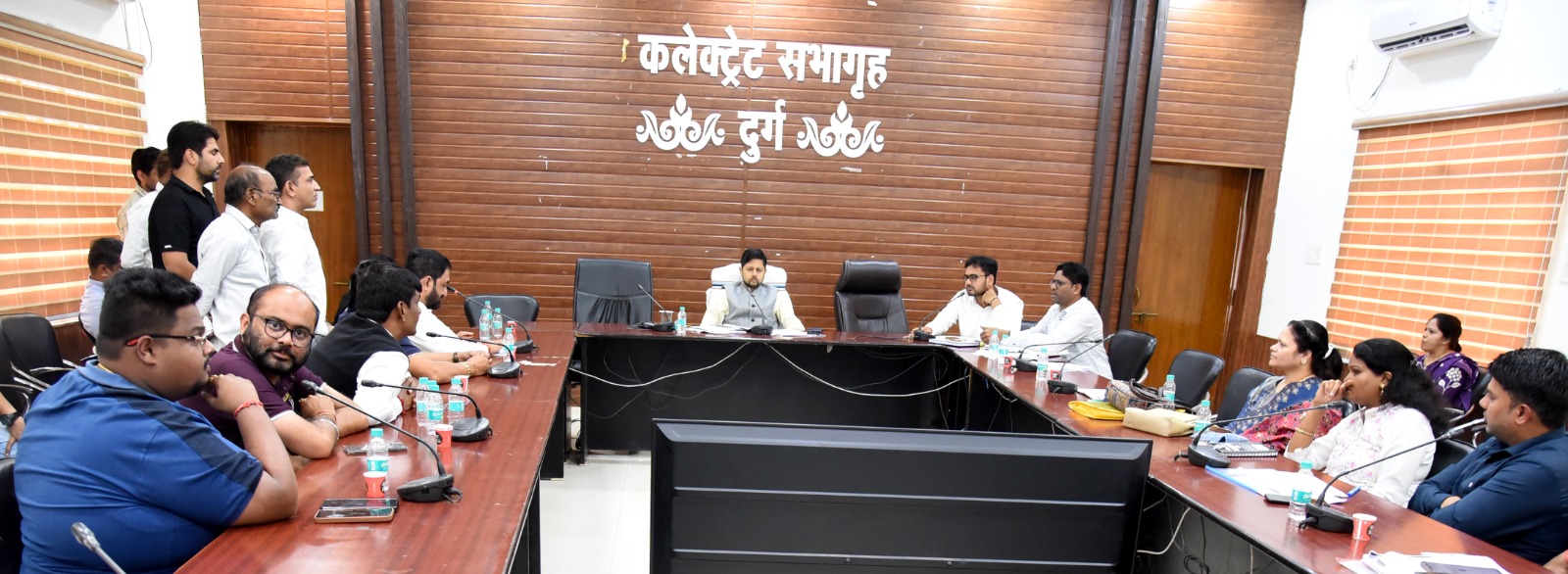 धान उपार्जन एवं मिलिंग तैयारी की समीक्षा, कलेक्टर श्री अभिजीत सिंह ने दिए आवश्यक निर्देश धान उपार्जन एवं मिलिंग तैयारी की समीक्षा, कलेक्टर श्री अभिजीत सिंह ने दिए आवश्यक निर्देश