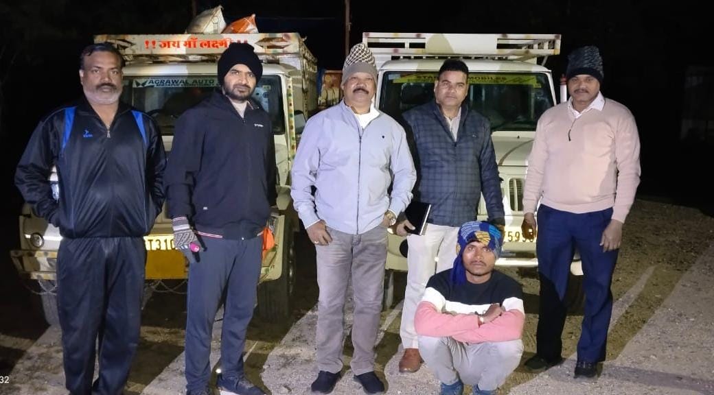 पिकअप वाहन से लगभग 200 बोरी अवैध धान जब्त पिकअप वाहन से लगभग 200 बोरी अवैध धान जब्त