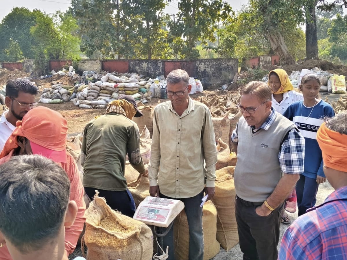 बालोद जिले में समर्थन मूल्य पर धान खरीदी कार्य सुनिश्चित करने नोडल अधिकारी कर रहे हैं माॅनिटरिंग बालोद जिले में समर्थन मूल्य पर धान खरीदी कार्य सुनिश्चित करने नोडल अधिकारी कर रहे हैं माॅनिटरिंग