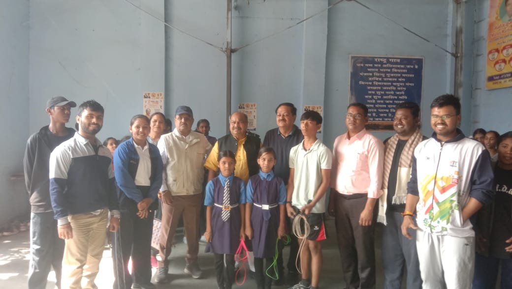 सांसद खेल महोत्सव : विधायक पुरंदर मिश्रा पहुंचे खेल मैदान, खिलाडिय़ों का किया उत्साहवर्धन सांसद खेल महोत्सव : विधायक पुरंदर मिश्रा पहुंचे खेल मैदान, खिलाडिय़ों का किया उत्साहवर्धन