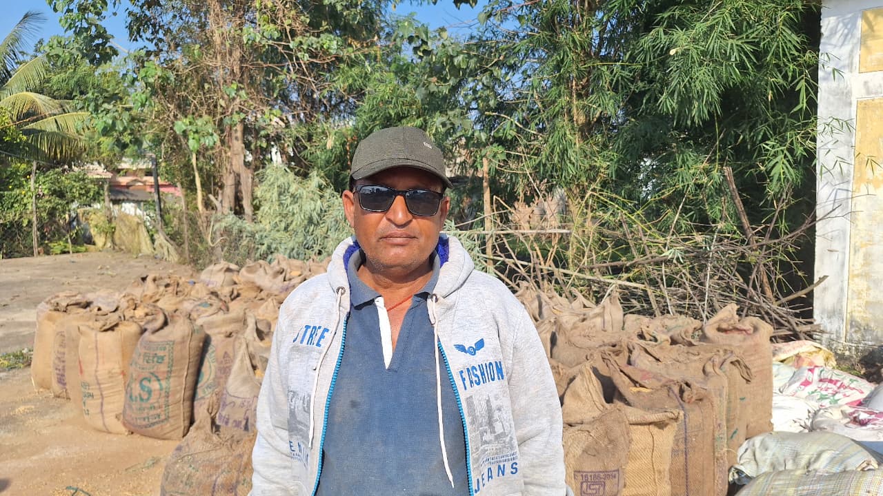 सुव्यवस्थित धान खरीदी से किसान अकबर सिंह बंदे में उत्साह सुव्यवस्थित धान खरीदी से किसान अकबर सिंह बंदे में उत्साह