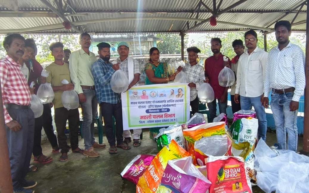 मत्स्य पालन के साथ झींगा उत्पादन भी, कृषकों को होगा दोहरा लाभ मत्स्य पालन के साथ झींगा उत्पादन भी, कृषकों को होगा दोहरा लाभ