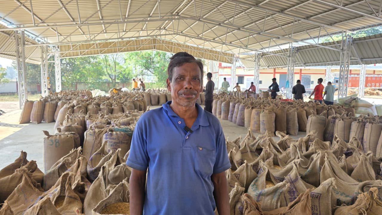 धान खरीदी तिहार सुचारू और पारदर्शी, भिट्ठी कला के किसानों ने जताया विश्वास धान खरीदी तिहार सुचारू और पारदर्शी, भिट्ठी कला के किसानों ने जताया विश्वास