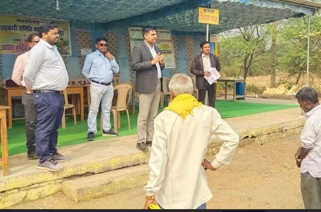 कलेक्टर ने धान उपार्जन केन्द्र तुमड़ीबोड़, तिलईरवार, महाराजपुर, कोहका का किया औचक निरीक्षण कलेक्टर ने धान उपार्जन केन्द्र तुमड़ीबोड़, तिलईरवार, महाराजपुर, कोहका का किया औचक निरीक्षण