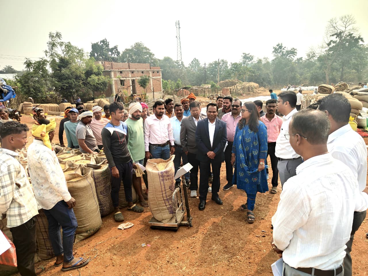 मोहला-मानपुर-अंबागढ़ चौकी जिले के प्रभारी सचिव पीएस एल्मा ने धान उपार्जन केंद्रों का किया निरीक्षण मोहला-मानपुर-अंबागढ़ चौकी जिले के प्रभारी सचिव पीएस एल्मा ने धान उपार्जन केंद्रों का किया निरीक्षण