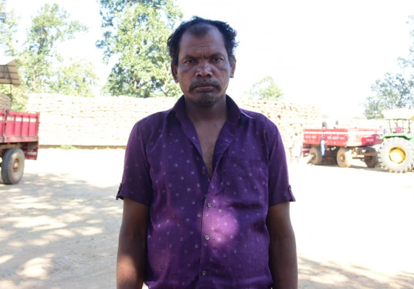 धान खरीदी केंद्र बम्हनी की व्यवस्था से संतुष्ट दिखे : किसान दिलीप कुमार नेताम धान खरीदी केंद्र बम्हनी की व्यवस्था से संतुष्ट दिखे : किसान दिलीप कुमार नेताम