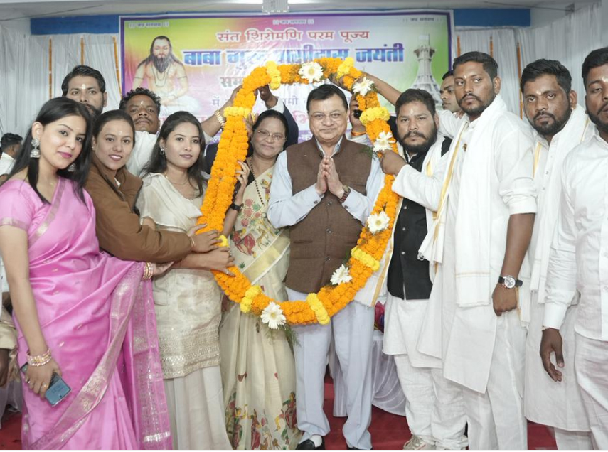 महान संत बाबा गुरु घासीदास की जयंती समारोह में मंत्री लखन लाल देवांगन हुए सम्मिलित महान संत बाबा गुरु घासीदास की जयंती समारोह में मंत्री लखन लाल देवांगन हुए सम्मिलित