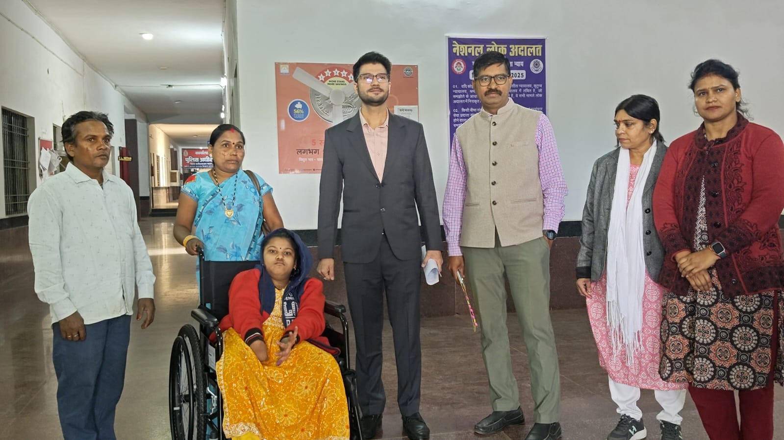 कलेक्टर ने दिव्यांग बालिका को दिया व्हीलचेयर, रोजमर्रा के कार्यों में मिलेगी सहूलियत कलेक्टर ने दिव्यांग बालिका को दिया व्हीलचेयर, रोजमर्रा के कार्यों में मिलेगी सहूलियत