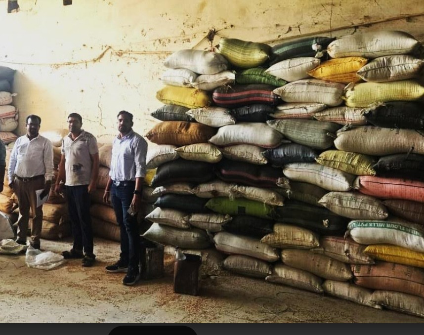 महासमुंद जिले में अवैध धान परिवहन, भंडारण एवं विक्रय पर बड़ी कार्रवाई महासमुंद जिले में अवैध धान परिवहन, भंडारण एवं विक्रय पर बड़ी कार्रवाई