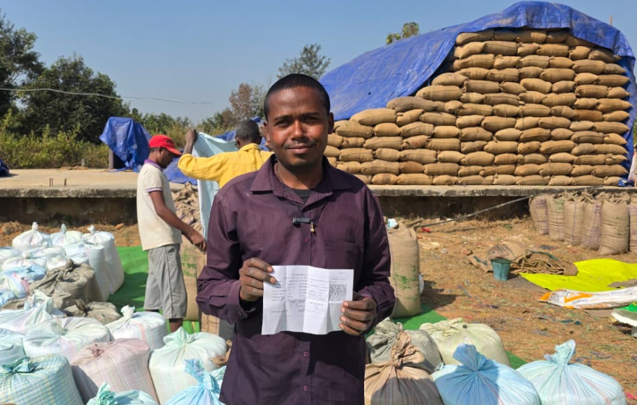 धान उपार्जन केन्द्रों की पारदर्शी व्यवस्था से किसानों को मिल रही सुविधा धान उपार्जन केन्द्रों की पारदर्शी व्यवस्था से किसानों को मिल रही सुविधा