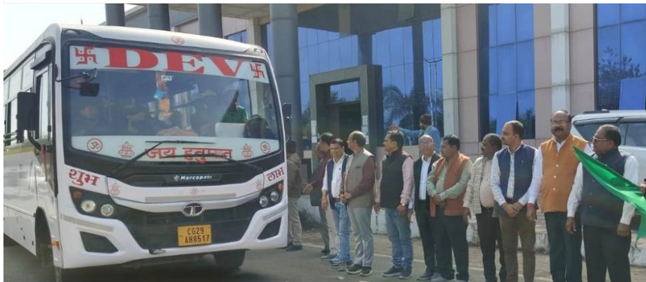 मंत्री रामविचार नेताम ने विद्यार्थियों की शैक्षणिक भ्रमण बस को हरी झंडी दिखाकर किया रवाना मंत्री रामविचार नेताम ने विद्यार्थियों की शैक्षणिक भ्रमण बस को हरी झंडी दिखाकर किया रवाना