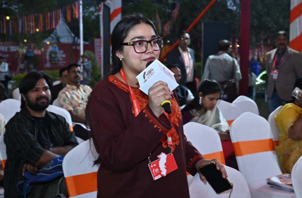 रायपुर साहित्य उत्सव में ओपन माइक से नवीन प्रतिभाओं को मिला सशक्त मंच रायपुर साहित्य उत्सव में ओपन माइक से नवीन प्रतिभाओं को मिला सशक्त मंच