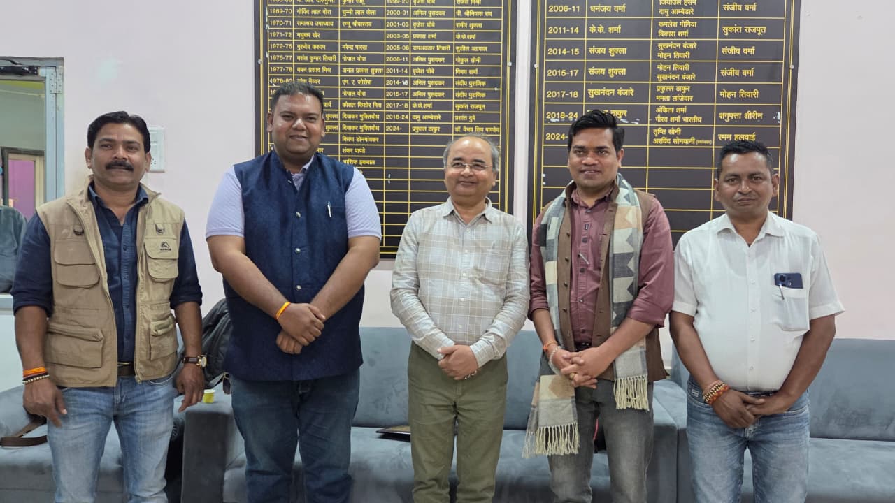 टीवी और अखबार की पत्रकारिता पर विचार, उमेश चतुर्वेदी और जयप्रकाश मिश्रा ने साझा किया अनुभव टीवी और अखबार की पत्रकारिता पर विचार, उमेश चतुर्वेदी और जयप्रकाश मिश्रा ने साझा किया अनुभव