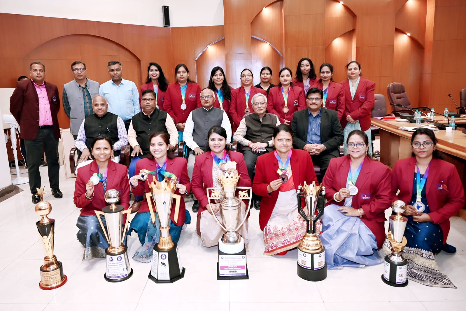 राष्ट्र स्पर्धा में विजेता टीमों का पाॅवर कंपनी प्रबंधन द्वारा सम्मान राष्ट्र स्पर्धा में विजेता टीमों का पाॅवर कंपनी प्रबंधन द्वारा सम्मान