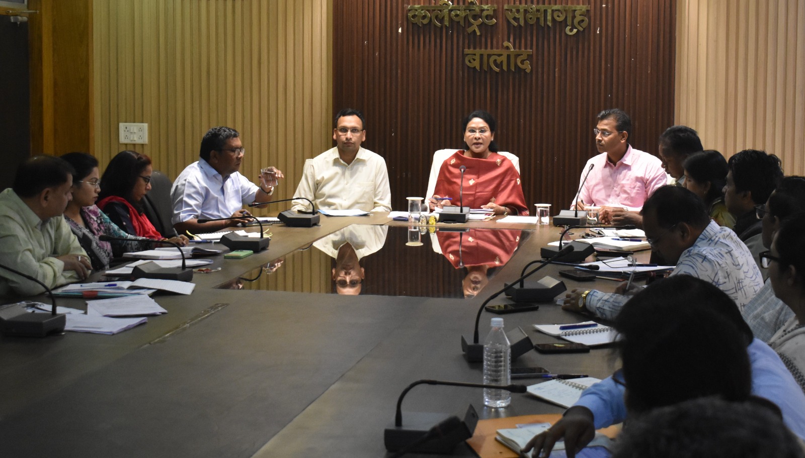 कलेक्टर ने समय-सीमा की बैठक में विभिन्न विभागों के कार्यों की प्रगति की समीक्षा की कलेक्टर ने समय-सीमा की बैठक में विभिन्न विभागों के कार्यों की प्रगति की समीक्षा की