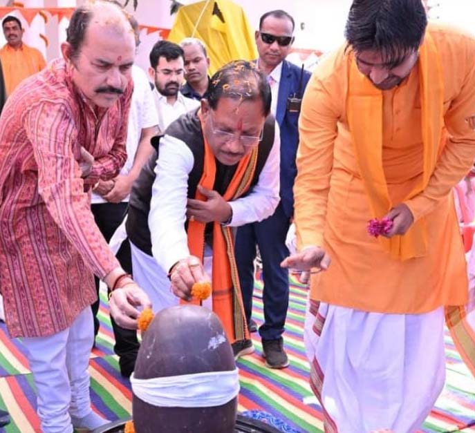 नीलकंठेश्वर महादेव मंदिर के प्राण-प्रतिष्ठा समारोह में मुख्यमंत्री विष्णु देव साय हुए शामिल नीलकंठेश्वर महादेव मंदिर के प्राण-प्रतिष्ठा समारोह में मुख्यमंत्री विष्णु देव साय हुए शामिल