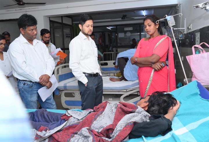 कलेक्टर ने जिला चिकित्सालय का किया आकस्मिक निरीक्षण कलेक्टर ने जिला चिकित्सालय का किया आकस्मिक निरीक्षण