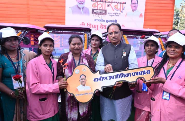 उज्ज्वला गैस, पिंक ई-रिक्शा और गार्बेज रिक्शा वितरण से आत्मनिर्भरता को मिला नया संबल उज्ज्वला गैस, पिंक ई-रिक्शा और गार्बेज रिक्शा वितरण से आत्मनिर्भरता को मिला नया संबल