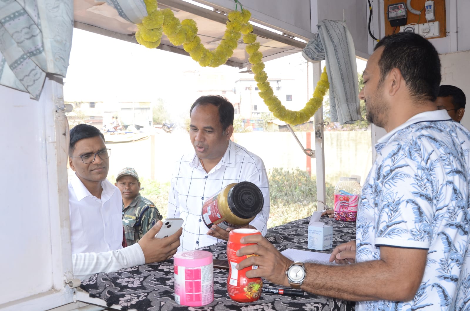 जन औषधि केंद्र से मरीजों को मिल रही राहत जन औषधि केंद्र से मरीजों को मिल रही राहत