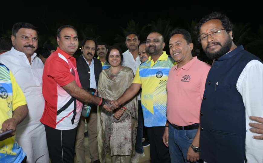 महापौर मीनल चौबे ने बल्लेबाजी कर रायपुर नगर निगम मेयर कप क्रिकेट स्पर्धा का किया शुभारम्भ महापौर मीनल चौबे ने बल्लेबाजी कर रायपुर नगर निगम मेयर कप क्रिकेट स्पर्धा का किया शुभारम्भ