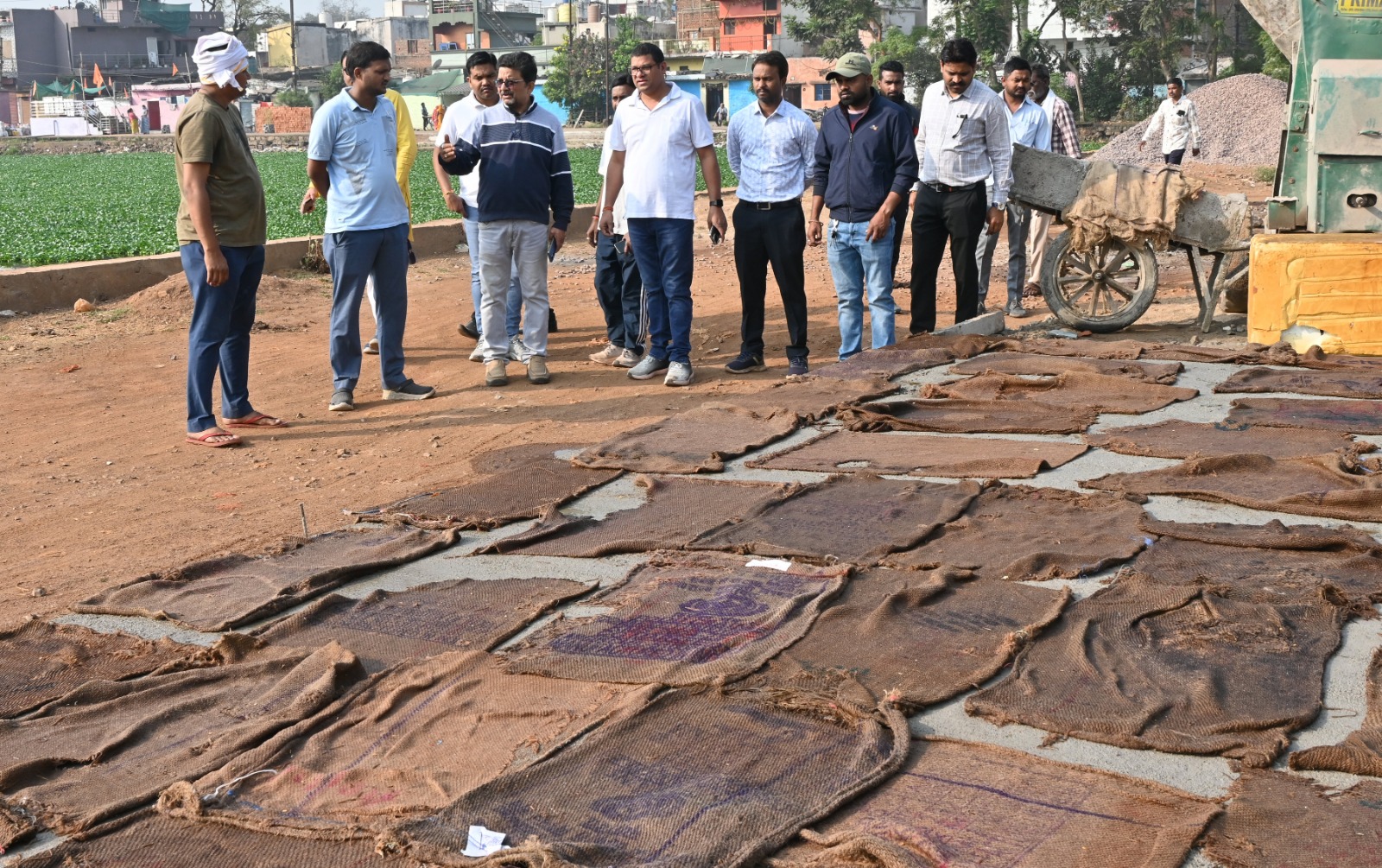 भिलाई निगम आयुक्त ने किया जोन-3 मदर टेरेसा नगर का सघन निरीक्षण भिलाई निगम आयुक्त ने किया जोन-3 मदर टेरेसा नगर का सघन निरीक्षण