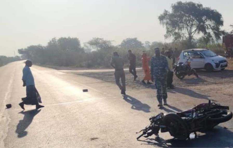 पिकअप वाहन ने मोटरसाइकिल को मारी टक्कर, भाई की मौत, बहन घायल पिकअप वाहन ने मोटरसाइकिल को मारी टक्कर, भाई की मौत, बहन घायल