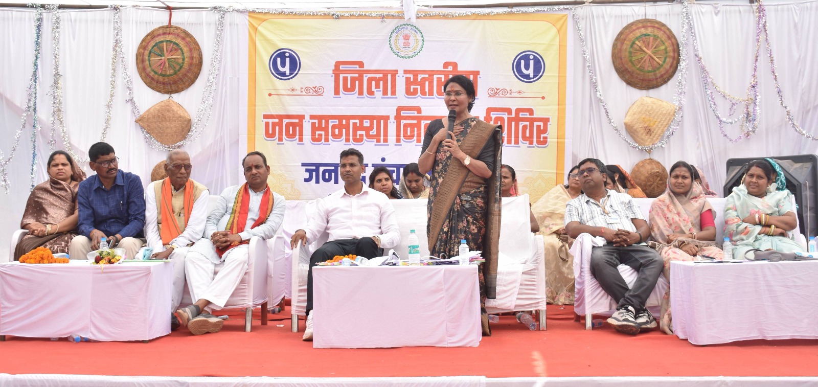 पोण्डी सहित क्षेत्र के ग्रामीणों के लिए सौगातों भरा रहा जनसमस्या निवारण शिविर पोण्डी सहित क्षेत्र के ग्रामीणों के लिए सौगातों भरा रहा जनसमस्या निवारण शिविर