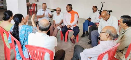 सियान गुड़ी में आध्यात्म और सामयिक विषयों पर बहस सियान गुड़ी में आध्यात्म और सामयिक विषयों पर बहस