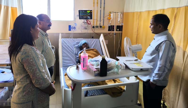 जनगणना की ड्यूटी निभाते हुए घायल हुईं शिक्षिका, अस्पताल पहुंचकर कलेक्टर ने बढ़ाया हौसला जनगणना की ड्यूटी निभाते हुए घायल हुईं शिक्षिका, अस्पताल पहुंचकर कलेक्टर ने बढ़ाया हौसला