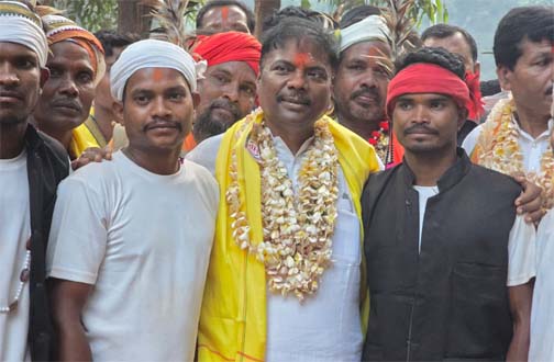 कानाहर्राल पेन करसाद जातरा में शामिल हुए वन मंत्री केदार कश्यप कानाहर्राल पेन करसाद जातरा में शामिल हुए वन मंत्री केदार कश्यप