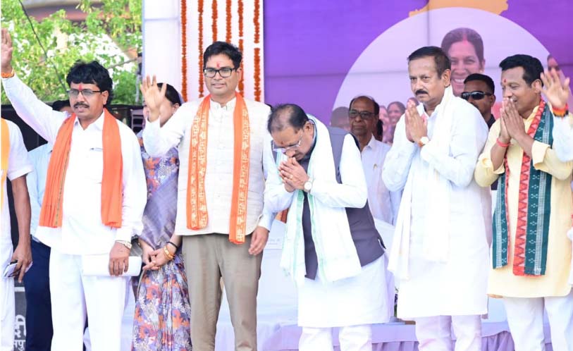 मुख्यमंत्री ने रायगढ़ को दी 102 करोड़ रुपए से अधिक के विकास कार्यों की सौगात मुख्यमंत्री ने रायगढ़ को दी 102 करोड़ रुपए से अधिक के विकास कार्यों की सौगात