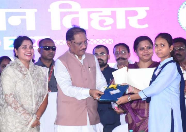 ग्रामीण अंचल की बेटी बनी प्रेरणा: मुख्यमंत्री ने सराहा उत्कृष्ट प्रदर्शन ग्रामीण अंचल की बेटी बनी प्रेरणा: मुख्यमंत्री ने सराहा उत्कृष्ट प्रदर्शन