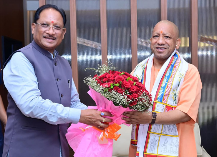 मुख्यमंत्री ने उत्तर प्रदेश के मुख्यमंत्री योगी आदित्यनाथ का किया आत्मीय स्वागत मुख्यमंत्री ने उत्तर प्रदेश के मुख्यमंत्री योगी आदित्यनाथ का किया आत्मीय स्वागत