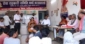 सेवा सहकारी समिति परसतराई में पहुँचकर कलेक्टर मिश्रा ने व्यवस्थाओं का किया अवलोकन सेवा सहकारी समिति परसतराई में पहुँचकर कलेक्टर मिश्रा ने व्यवस्थाओं का किया अवलोकन